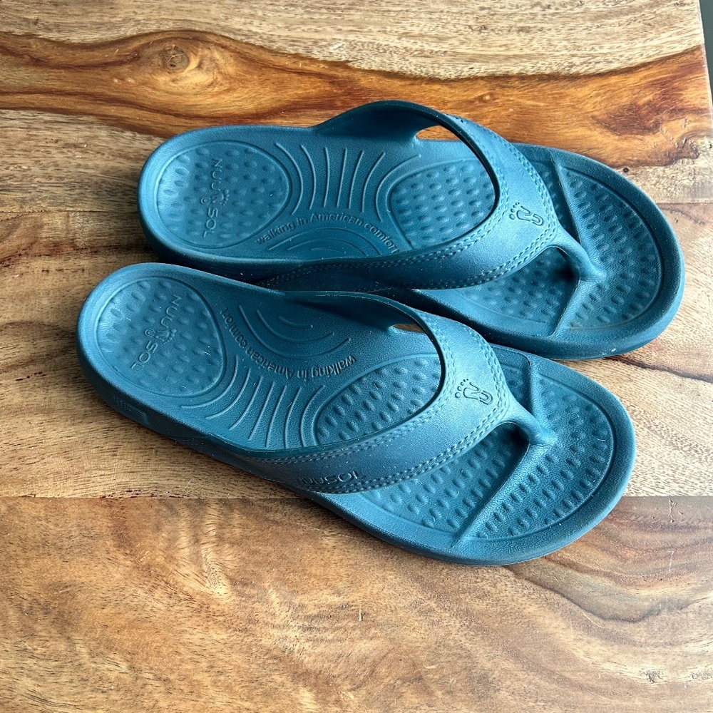 Nuusol Cascade flip flop